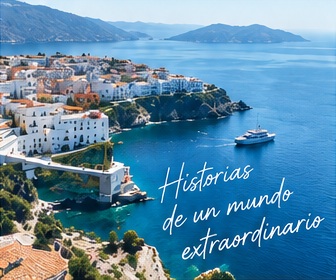 Paisaje costero mediterráneo con pueblos blancos junto al mar